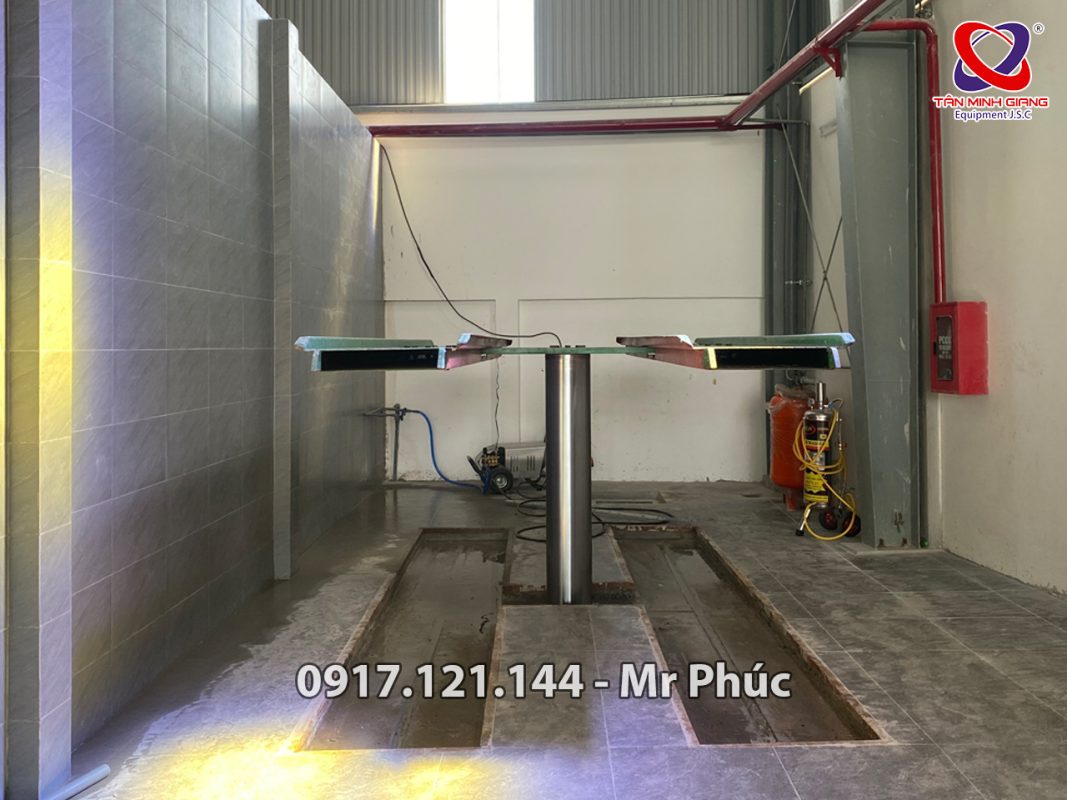 Cầu nâng 1 trụ rửa xe ty Ấn Độ Schumak