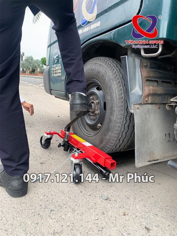 kích-nâng-bánh-xe-di-chuyên-ô-tô-5