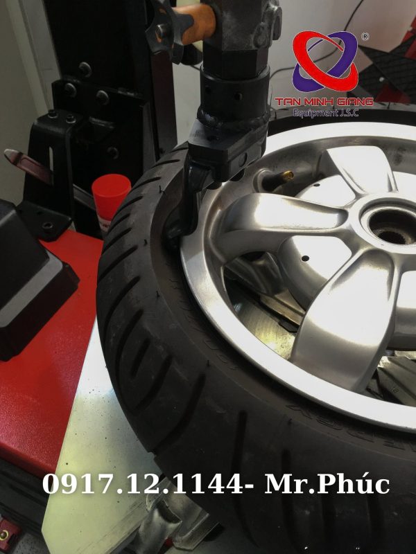 Máy ra vào lốp xe Hofmann Monty 2500-2
